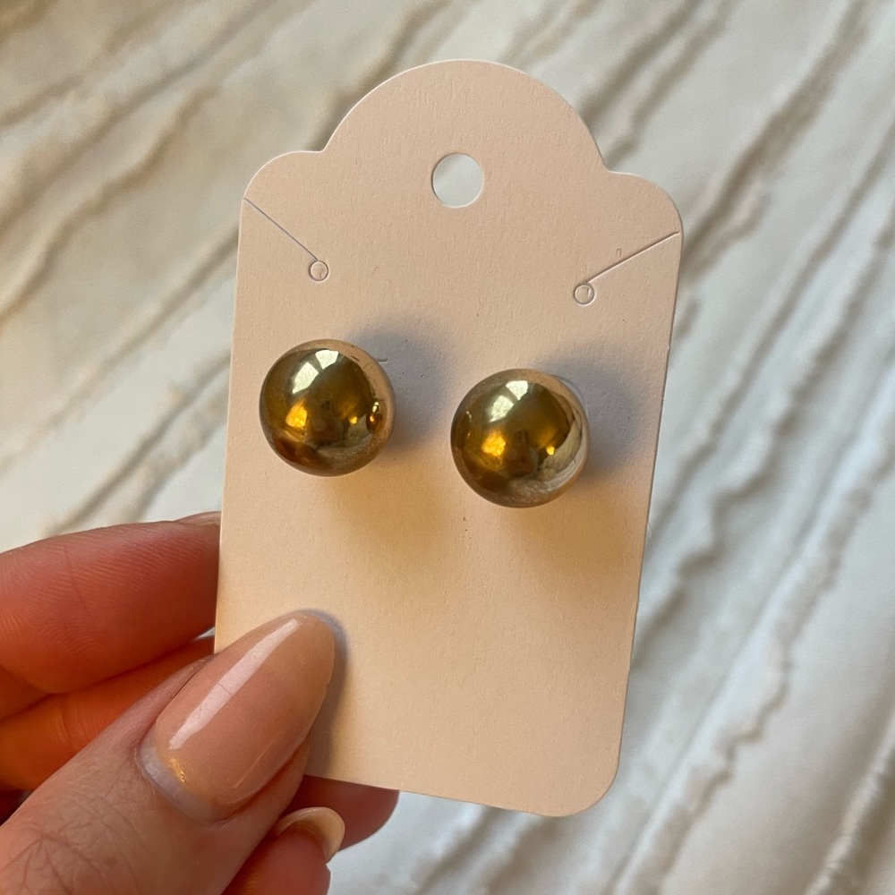 Gold Pearl Earrings